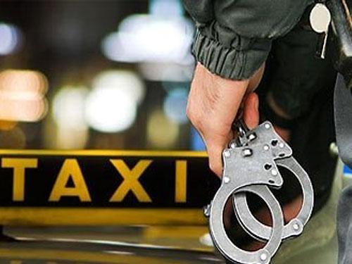 В Минеральных Водах таксист похитил полмиллиона рублей, забытые пассажиром